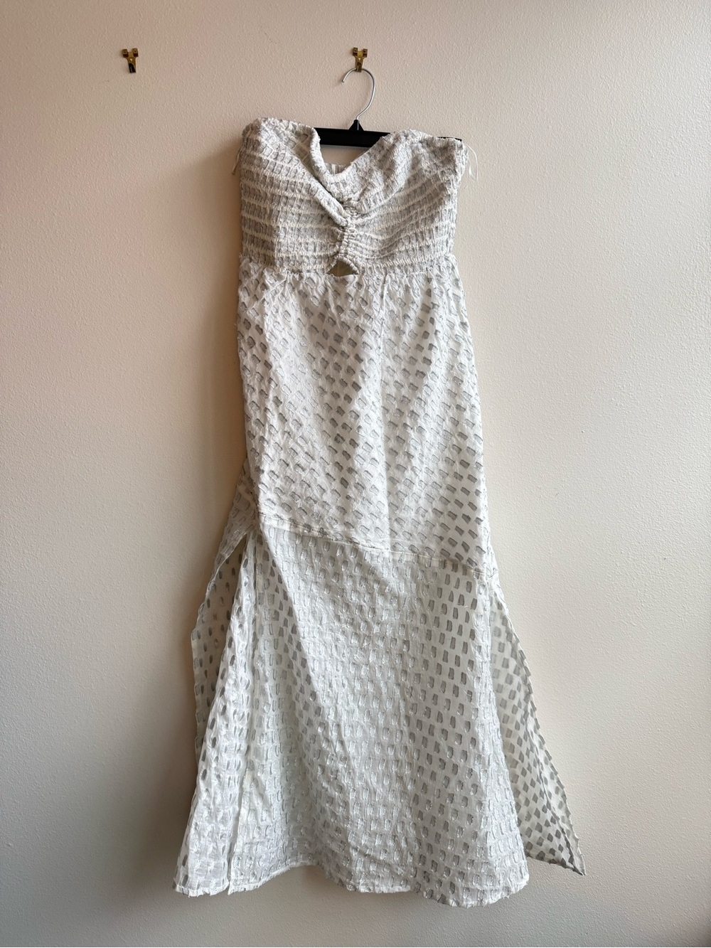 Suboo Strapless White Textured Maxi Dress